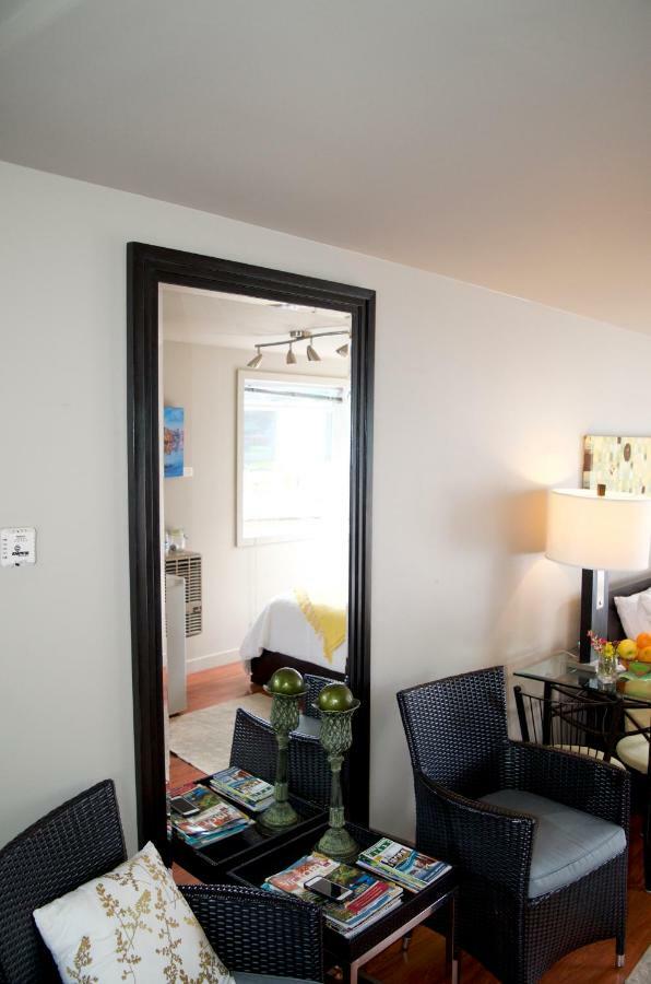 A Float Home B&B In Fisherman'S Wharf ビクトリア エクステリア 写真
