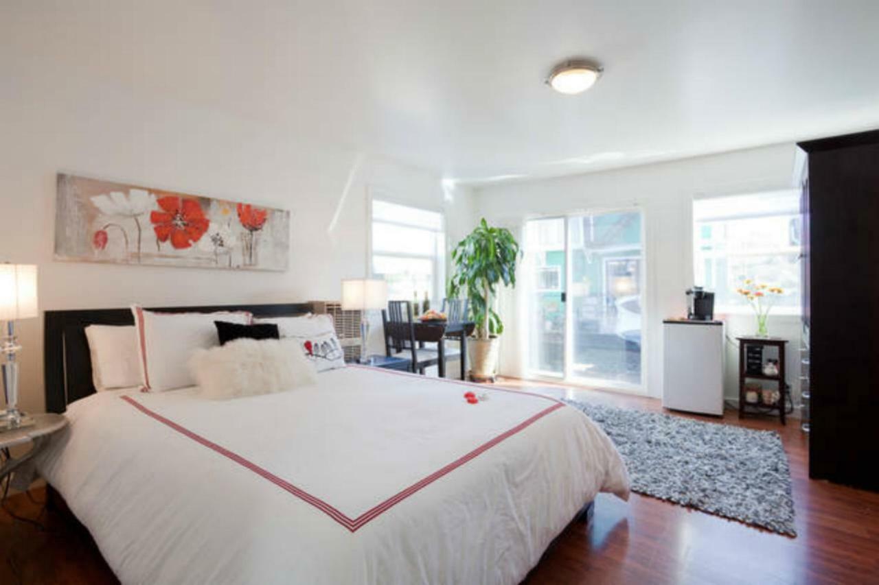 A Float Home B&B In Fisherman'S Wharf ビクトリア エクステリア 写真