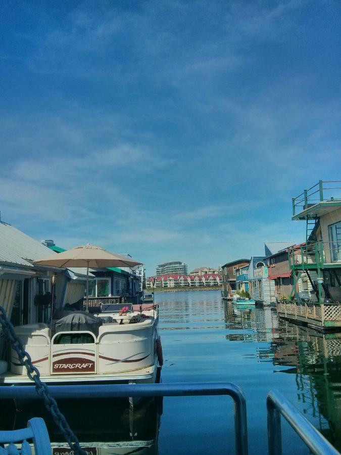 A Float Home B&B In Fisherman'S Wharf ビクトリア エクステリア 写真